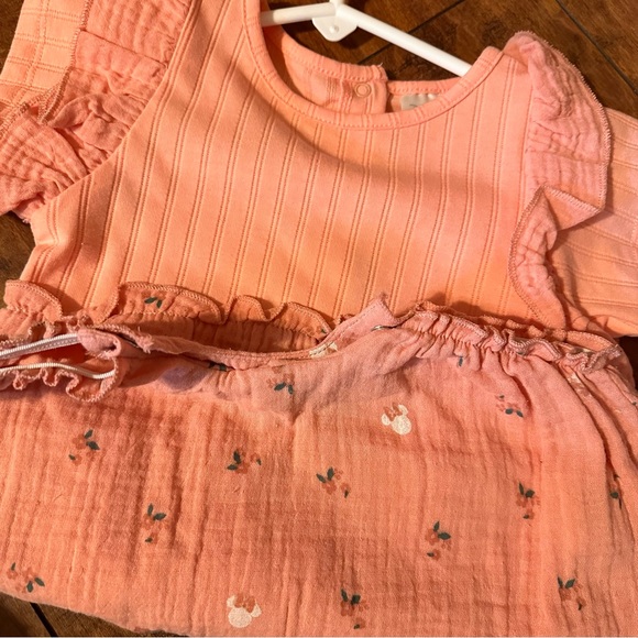 Disney Baby peach one piece romper - 12 months - Picture 3 of 10